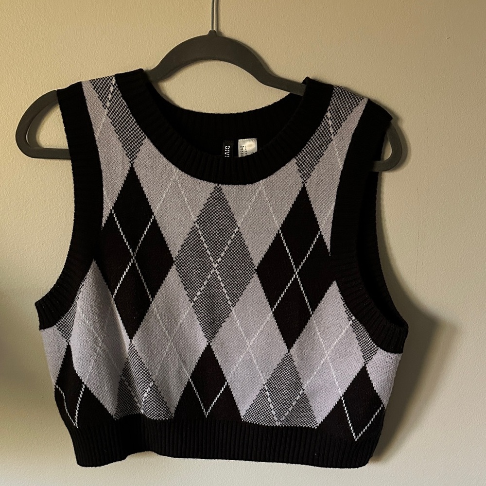 H&M Black and Lavender Argyle Cropped Sweater Vest